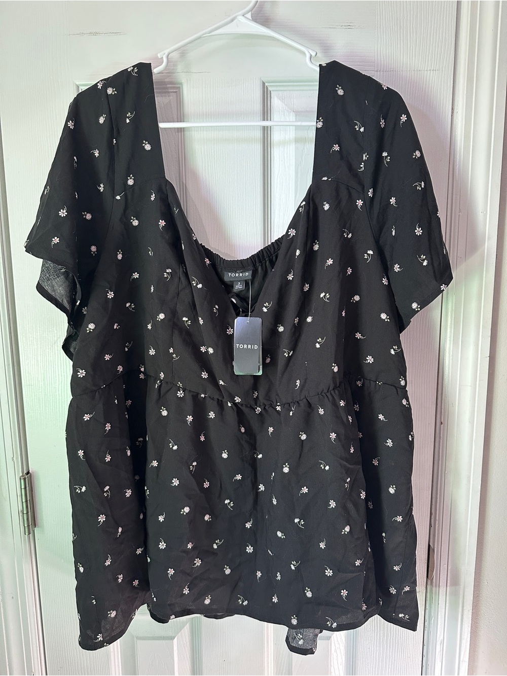 torrid Black Mini Floral V-Neck Peplum Blouse